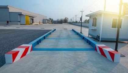 Weighing the car on the container