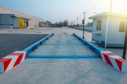 Weighing the car on the container