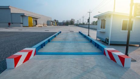 Weighing the car on the container